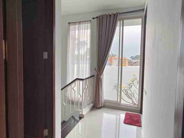 Rumah Full Furnished Lokasi Permata Jingga West Suhat