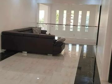 8 bedroom House in Multinational Village for rent