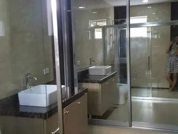 8 bedroom House in Multinational Village for rent
