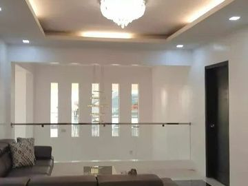 8 bedroom House in Multinational Village for rent