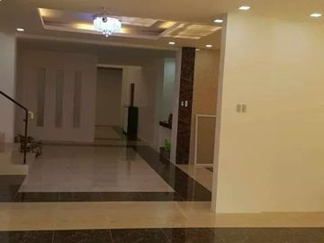 8 bedroom House in Multinational Village for rent