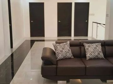 8 bedroom House in Multinational Village for rent