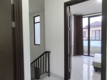Rumah Cantik 2 Lantai TYPE A (6x11) Furnish di Lavon Tangerang 1KA0002S