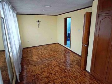 VENDO CASA SECTOR MONJAS MADRIGAL, AMPLIA, SEGURA, ACOGEDORA.