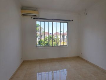 Disewakan Rumah Siap Huni Dekat Kawasan Pendidikan dan Akses Tol di Sutera Olivia Alam Sutera Tangerang