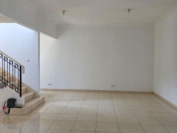 Disewakan Rumah Siap Huni Dekat Kawasan Pendidikan dan Akses Tol di Sutera Olivia Alam Sutera Tangerang