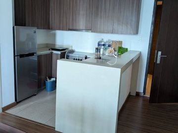 FOR SALE / LEASE: 1-Bedroom Flat in Shang Salcedo Place, Makati City