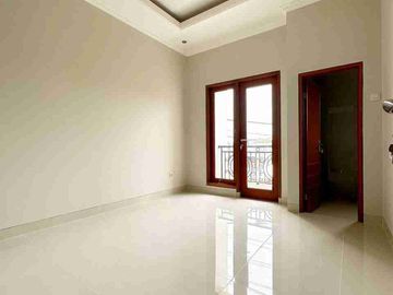 RUMAH EXCLUSIVE PALING DI CARI DI KRAMAT JATI, JAKTIM