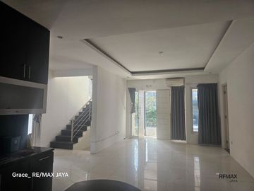 Rumah Modern 3+1 Bedroom Dijual, di Area Denpasar Selatan