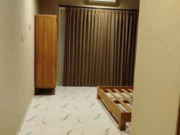 DISEWAKAN RUMAH 3 LANTAI - PADANG SAMBIAN KELOD DENPASAR BARAT