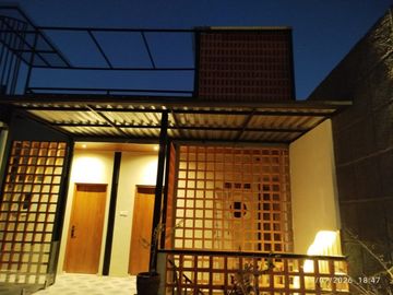 DISEWAKAN RUMAH 3 LANTAI - PADANG SAMBIAN KELOD DENPASAR BARAT