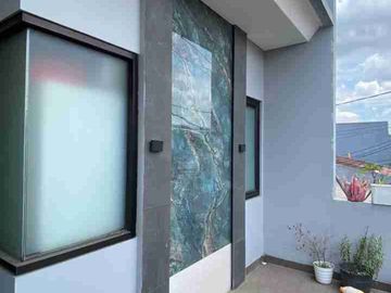 Rumah 3 Lantai Siap Huni Full Furnish SHM
