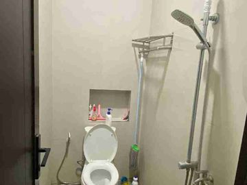 Rumah 3 Lantai Siap Huni Full Furnish SHM