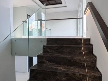 dijual rumah somerset citraland surabaya