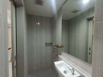 Unit Studio! Apartemen Bella, Pakuwon City - Full Furnished, View City