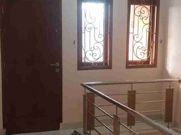 Dijual Rumah 3 Lantai Cluster Taman Royal Poris Cipondoh Tangerang dekat Jakarta Barat aman nyaman mudah akses harga nego wajar