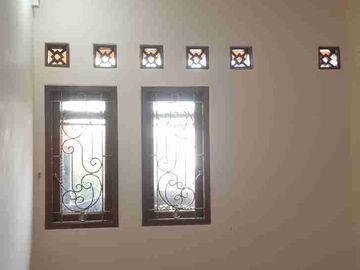 Dijual Rumah 3 Lantai Cluster Taman Royal Poris Cipondoh Tangerang dekat Jakarta Barat aman nyaman mudah akses harga nego wajar