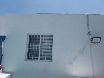 CASA EN VENTA EN JUAREZ, NUEVO LEON, ZONA FRACC. LOMAS DE ROSARITO,  FRENTE A PARQUE PRINCIPAL, ESQUINA, REMATE POR CAMBIO DE RESIDENCIA DE PAIS