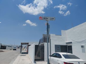 CASA EN VENTA EN JUAREZ, NUEVO LEON, ZONA FRACC. LOMAS DE ROSARITO,  FRENTE A PARQUE PRINCIPAL, ESQUINA, REMATE POR CAMBIO DE RESIDENCIA DE PAIS