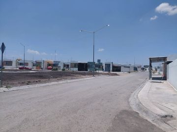 CASA EN VENTA EN JUAREZ, NUEVO LEON, ZONA FRACC. LOMAS DE ROSARITO,  FRENTE A PARQUE PRINCIPAL, ESQUINA, REMATE POR CAMBIO DE RESIDENCIA DE PAIS