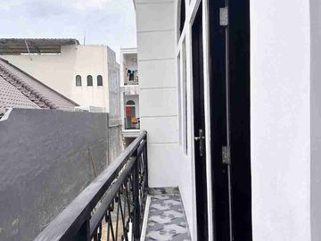 Rumah Siap Huni 2 Lantai Rooftop Strategis di Batu Ampar,Kramat Jati
