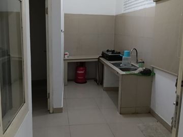 Rumah 2 lt SHM dekat LAN  Jl Adminsitrasi Petamburan Tanah ABang Jakarta Pusat