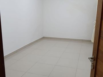 Rumah 2 lt SHM dekat LAN  Jl Adminsitrasi Petamburan Tanah ABang Jakarta Pusat