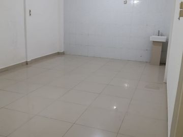 Rumah 2 lt SHM dekat LAN  Jl Adminsitrasi Petamburan Tanah ABang Jakarta Pusat