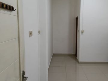 Rumah 2 lt SHM dekat LAN  Jl Adminsitrasi Petamburan Tanah ABang Jakarta Pusat