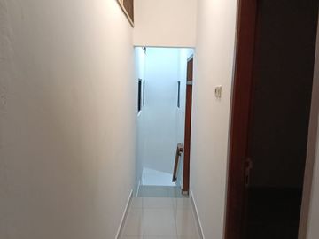 Rumah 2 lt SHM dekat LAN  Jl Adminsitrasi Petamburan Tanah ABang Jakarta Pusat
