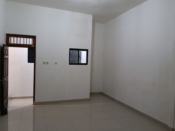 Rumah 2 lt SHM dekat LAN  Jl Adminsitrasi Petamburan Tanah ABang Jakarta Pusat