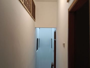 Rumah 2 lt SHM dekat LAN  Jl Adminsitrasi Petamburan Tanah ABang Jakarta Pusat