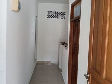Rumah 2 lt SHM dekat LAN  Jl Adminsitrasi Petamburan Tanah ABang Jakarta Pusat