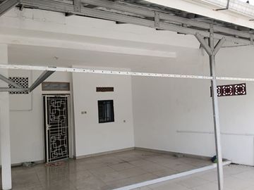 Rumah 2 lt SHM dekat LAN  Jl Adminsitrasi Petamburan Tanah ABang Jakarta Pusat