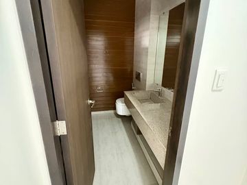 FOR SALE LA 305 sqm FA 324 sqm Merville Village Paranaque City