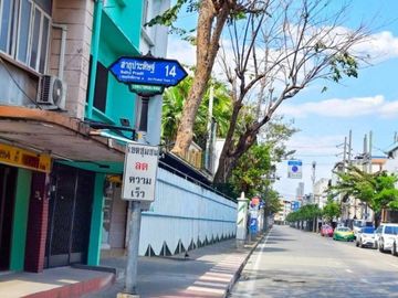 ขายอาคารพาณิชย์ 3 ชั้น เนื้อที่ 13 ตร.วา ยานนาวา กรุงเทพมหานคร