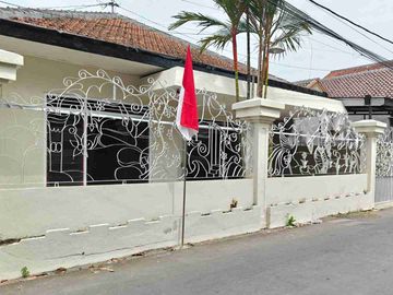 Rumah Klasik Di jl. Kaliurang Dalam Ringroad Dekat Kampus UGM Yogyakarta