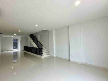 Bisa Cicil 120x! Oxford Victoria Ruko di Jantung Gading Serpong