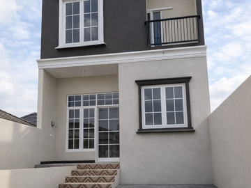 Rumah Villa 2 Lantai Kota Malang View Pegunungan Kawasan Suejukk