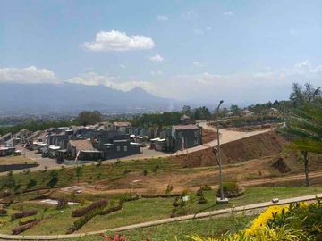 Rumah Villa 2 Lantai Kota Malang View Pegunungan Kawasan Suejukk