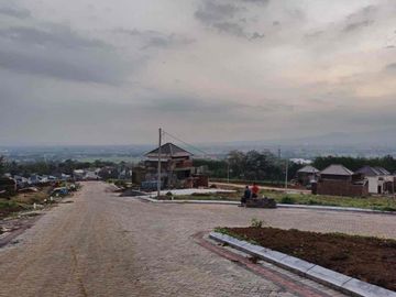 Rumah Villa 2 Lantai Kota Malang View Pegunungan Kawasan Suejukk