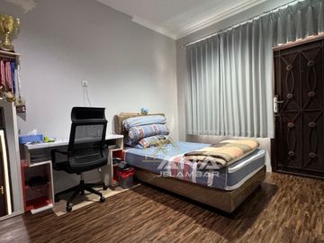 ANA RUMAH UK 13X19.5M BONUS LAHAN PARKIR DI KOMPLEK DUTA MAS JELAMBAR