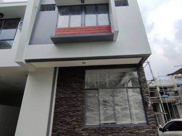For Sale 2 Storey Modern Townhouse in Bahay Toro Project 8, Q.C. KSA