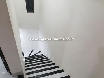Rumah Bagus Nyaman Bersih Semi Furnish di Pabuaran Residence