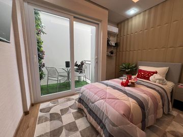For Sale 4 Storey Modern Townhouse w/ Loft in GSIS Village Project 8, Q.C. KSA