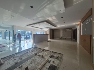 Disewakan workshop lokasi strategis di Jalan Utama Galaxy Bekasi