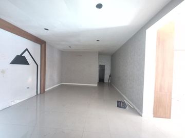Disewakan workshop lokasi strategis di Jalan Utama Galaxy Bekasi