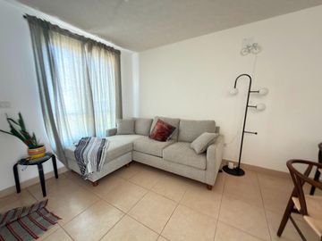 RENTA DE CASA AMUEBLADA EN PUERTA LISBOA SALIDA EJE METROPOLITANO