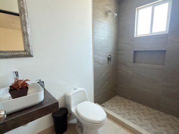 RENTA DE CASA AMUEBLADA EN PUERTA LISBOA SALIDA EJE METROPOLITANO