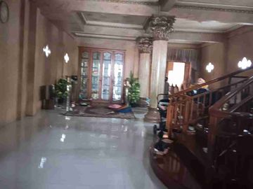 Dijual via lelang rumah /tempat usaha di Raya Made no 6 Sambikerep Surabaya